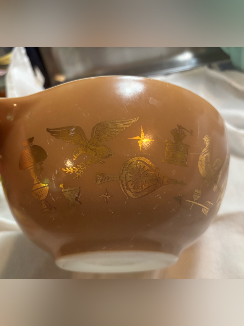Vintage Pyrex Cinderella Brown Glass Mixing Bowl with Gold Motif 1 1/2 Quart